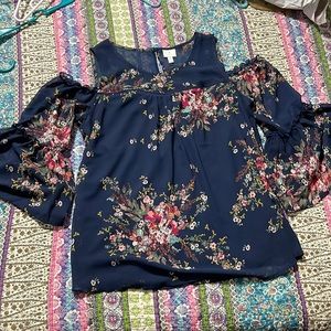 Blouse with cutout shoulders